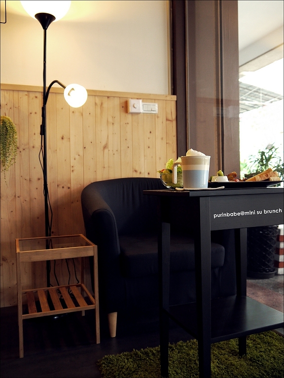 7靠窗單人沙發 7靠窗單人沙發