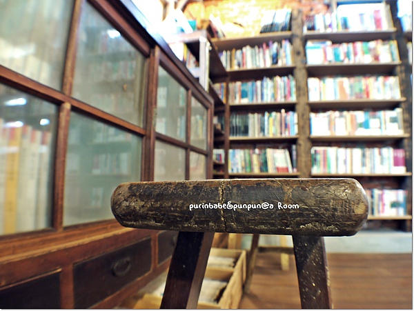 20仰視書牆.jpg 20仰視書牆.jpg