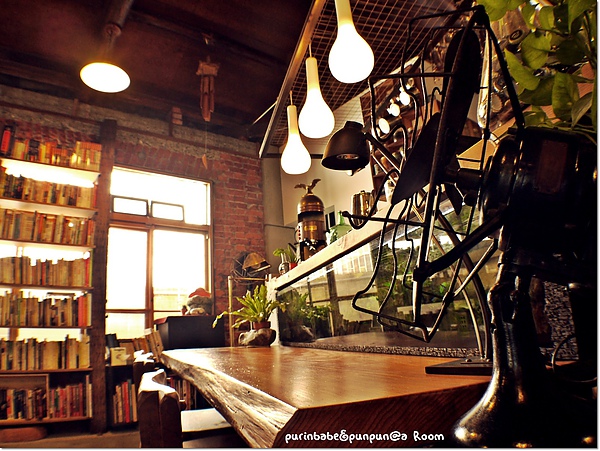 16工作台前.jpg 16工作台前.jpg