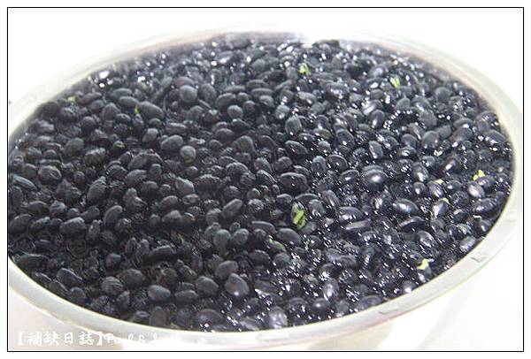 自製黑豆酒 自製黑豆酒