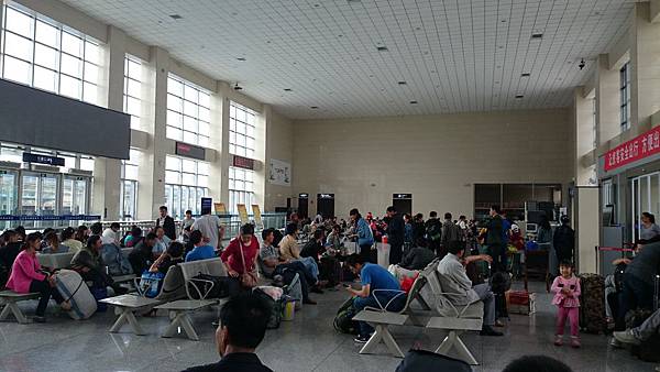 【兩個20歲女孩的中國大西北背包旅行ⅳ】金昌 - 蘭州 不管了飛機了,甘南夏河大冒險!
