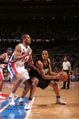 c80b865733fc200bf68c89bbb8b57e52-getty-80372923ae011pistons_76ers.jpg