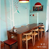 米特，味玩待敘｜部落格 © MEAT76｜2013-09-08-7【內湖 × 咖啡 午茶 簡餐】瓦法奇朵 Waffogato [wifi 插座]｜台北捷運西湖站餐廳｜童趣小空間與暖光的悠逸初會007.jpg