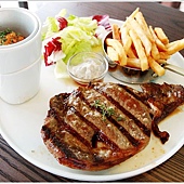 米特，味玩待敘｜部落格 © MEAT76｜2013-09-08-7【內湖 × 咖啡 午茶 簡餐】瓦法奇朵 Waffogato [wifi 插座]｜台北捷運西湖站餐廳｜童趣小空間與暖光的悠逸初會020.jpg