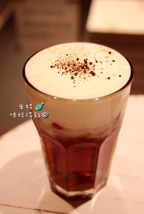 米特，味玩待敘｜部落格 © MEAT76｜2014-02-17-2【台北食記】松山火車站｜鬆餅咖啡下午茶｜MR.PAPA Waffle & Cafe′ × 比利時鬆餅咖啡專賣店｜小資族最愛的銅板甜點，壞心情掰掰 ｜美食推薦023.jpg