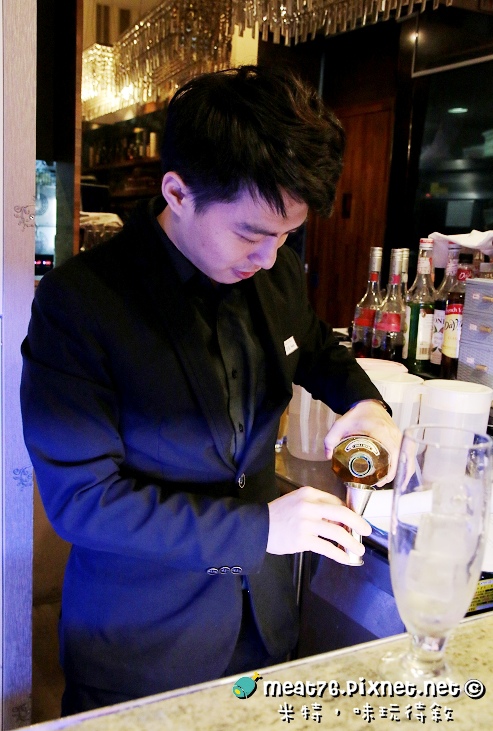 米特,味玩待敘|部落格 © MEAT76|2014-02-09-7【台北食記】MEAL&WINE|MW時尚義法料理&酒品|松山八德路京華城|雙重氣氛交織的浪漫約會食刻,伴夜而來的LOUNGE時尚變奏曲011.jpg 米特,味玩待敘|部落格 © MEAT76|2014-02-09-7【台北食記】MEAL&WINE|MW時尚義法料理&酒品|松山八德路京華城|雙重氣氛交織的浪漫約會食刻,伴夜而來的LOUNGE時尚變奏曲011.jpg