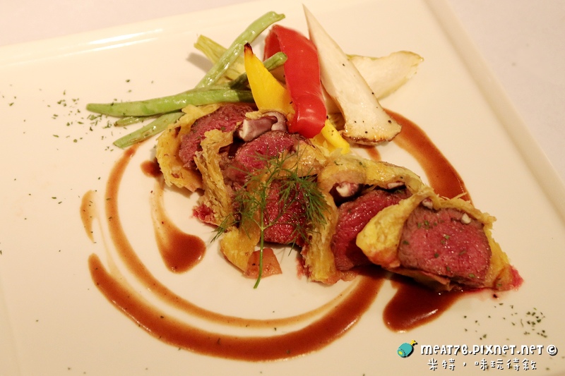 【超越原味炭烤牛排】高品質牛排便宜吃，大口吃肉好過癮 →近捷運內湖站、大湖公園 ＠ 米特，味玩待敘