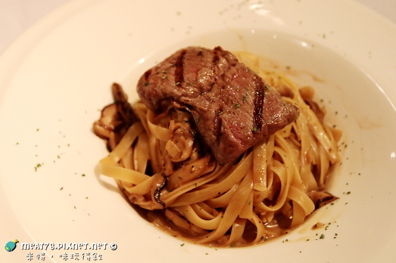 米特,味玩待敘|部落格 © MEAT76|2014-02-09-7【台北食記】MEAL&WINE|MW時尚義法料理&酒品|松山八德路京華城|雙重氣氛交織的浪漫約會食刻,伴夜而來的LOUNGE時尚變奏曲052.jpg 米特,味玩待敘|部落格 © MEAT76|2014-02-09-7【台北食記】MEAL&WINE|MW時尚義法料理&酒品|松山八德路京華城|雙重氣氛交織的浪漫約會食刻,伴夜而來的LOUNGE時尚變奏曲052.jpg