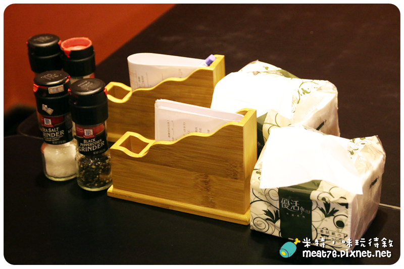 米特，味玩待敘｜部落格 © MEAT76｜台灣美食部落客｜2014-07-27-7【台北食記。內湖】超越原味炭烤牛排｜牛排餐廳｜高品質牛排便宜吃，大口吃肉好過癮 →《捷運美食》近捷運內湖站、大湖公園009.png