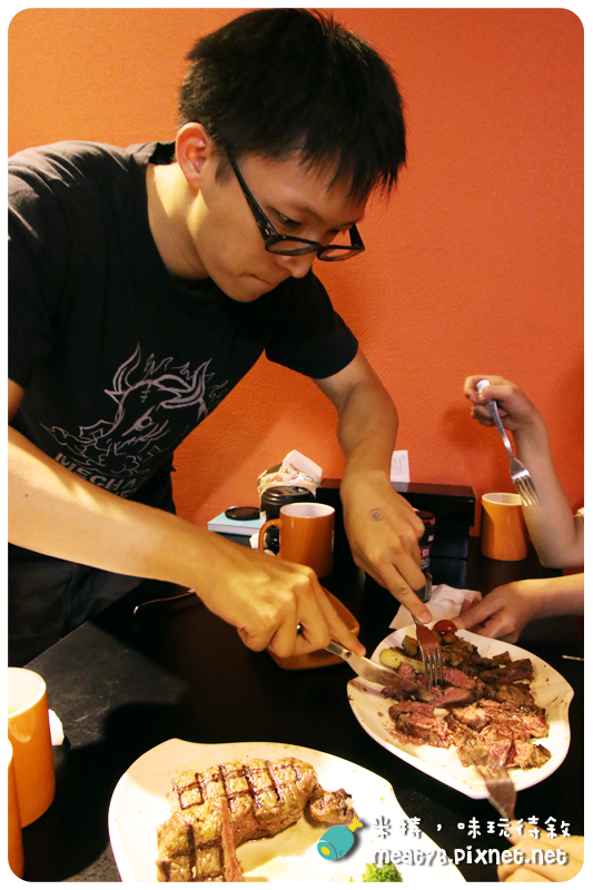 米特，味玩待敘｜部落格 © MEAT76｜台灣美食部落客｜2014-07-27-7【台北食記。內湖】超越原味炭烤牛排｜牛排餐廳｜高品質牛排便宜吃，大口吃肉好過癮 →《捷運美食》近捷運內湖站、大湖公園020.png