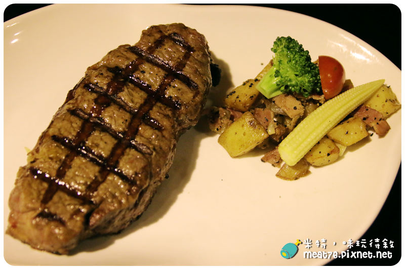 米特，味玩待敘｜部落格 © MEAT76｜台灣美食部落客｜2014-07-27-7【台北食記。內湖】超越原味炭烤牛排｜牛排餐廳｜高品質牛排便宜吃，大口吃肉好過癮 →《捷運美食》近捷運內湖站、大湖公園021.png