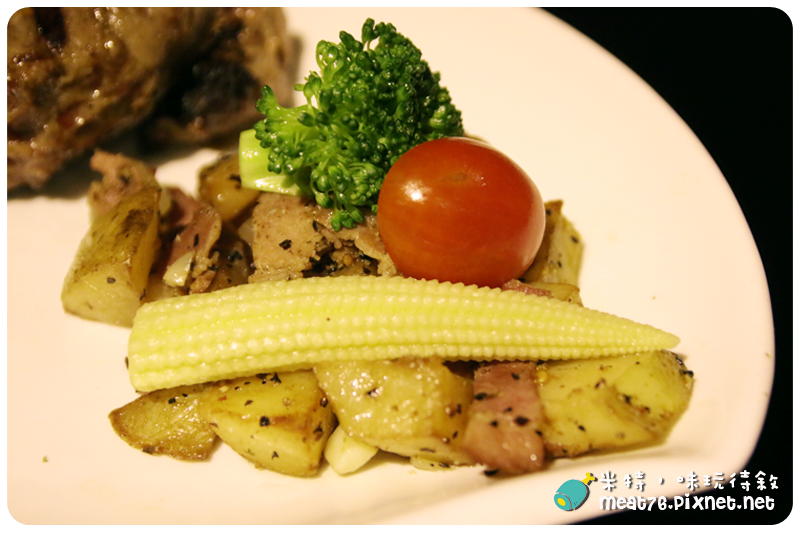 米特，味玩待敘｜部落格 © MEAT76｜台灣美食部落客｜2014-07-27-7【台北食記。內湖】超越原味炭烤牛排｜牛排餐廳｜高品質牛排便宜吃，大口吃肉好過癮 →《捷運美食》近捷運內湖站、大湖公園022.png
