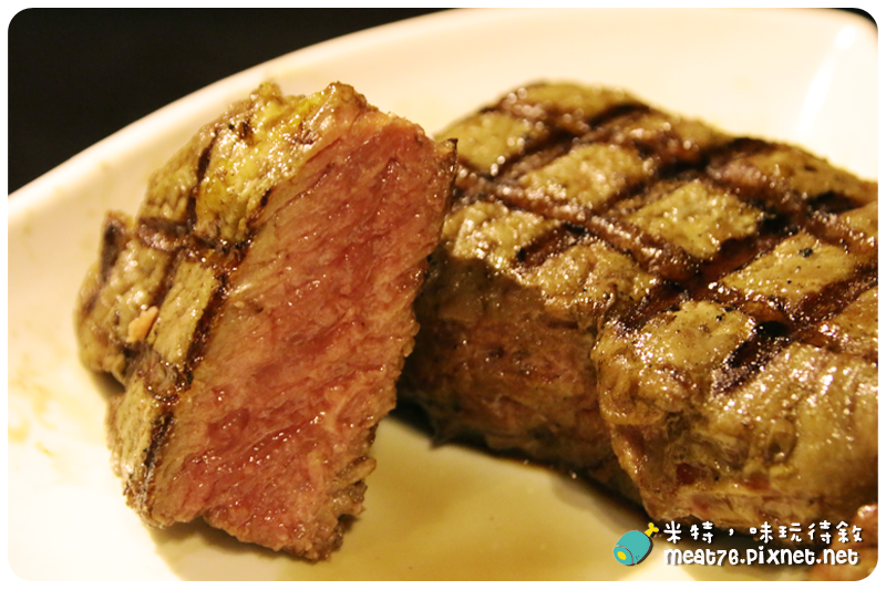 米特，味玩待敘｜部落格 © MEAT76｜台灣美食部落客｜2014-07-27-7【台北食記。內湖】超越原味炭烤牛排｜牛排餐廳｜高品質牛排便宜吃，大口吃肉好過癮 →《捷運美食》近捷運內湖站、大湖公園023.png