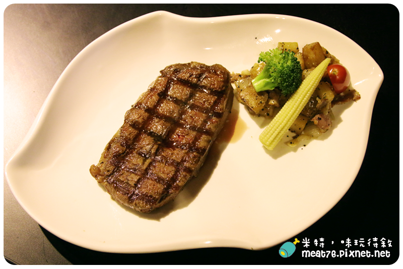 米特，味玩待敘｜部落格 © MEAT76｜台灣美食部落客｜2014-07-27-7【台北食記。內湖】超越原味炭烤牛排｜牛排餐廳｜高品質牛排便宜吃，大口吃肉好過癮 →《捷運美食》近捷運內湖站、大湖公園025.png
