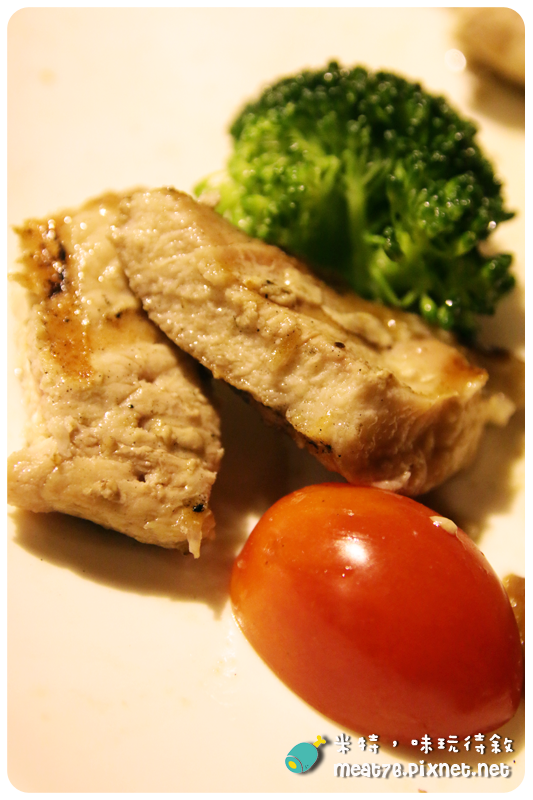 米特，味玩待敘｜部落格 © MEAT76｜台灣美食部落客｜2014-07-27-7【台北食記。內湖】超越原味炭烤牛排｜牛排餐廳｜高品質牛排便宜吃，大口吃肉好過癮 →《捷運美食》近捷運內湖站、大湖公園029.png