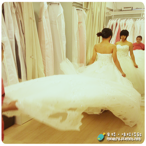 米特,味玩待敘|部落格 © MEAT76|台灣美食旅遊部落客|2014-06-19-4《婚禮作業簿》【台北婚紗。內湖】綿谷結婚式×婚紗工作室 – 首次參觀看婚紗,了解包套心得 → 近捷運大湖公園站、五指山013.png