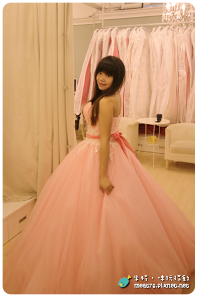 米特,味玩待敘|部落格 © MEAT76|台灣美食旅遊部落客|2014-06-19-4《婚禮作業簿》【台北婚紗。內湖】綿谷結婚式×婚紗工作室 – 首次參觀看婚紗,了解包套心得 → 近捷運大湖公園站、五指山016.png