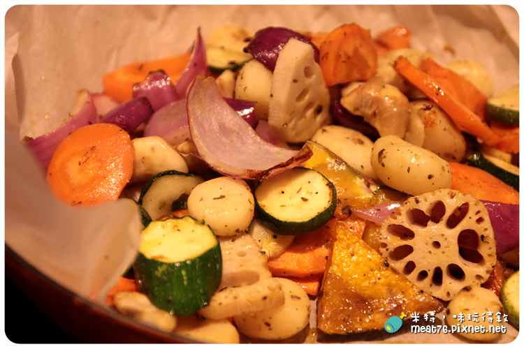 米特，味玩待敘｜部落格 © MEAT76｜台灣美食旅遊部落客｜2014-09-26-5【台北東區。蔬食料理】果然匯｜蔬果料理的混搭滋味輕享受 → 近捷運忠孝復興站、明曜百貨12樓 《捷運美食》窩客島體驗合作40.png