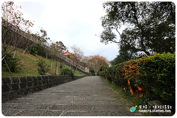 米特，味玩待敘｜部落格 © MEAT76｜台灣美食旅遊親子部落客｜2015-02-19-4【新北汐止。廟宇／爬山景點】拱北殿｜台北過年走春、拍攝秋楓熱門景點(羕2M13D)-007.png