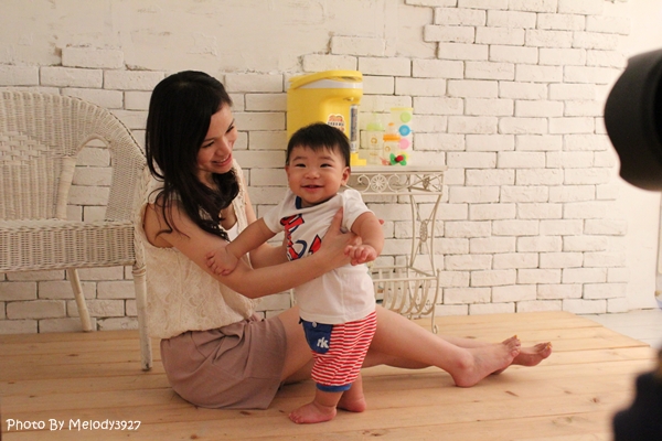 小小亮(8M)♥嬰兒與母親‧小獅王辛巴棚拍花絮 - 第12張圖