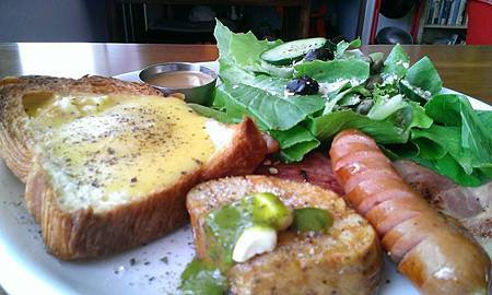 1379666_592426217483125_1716398433_n[1]