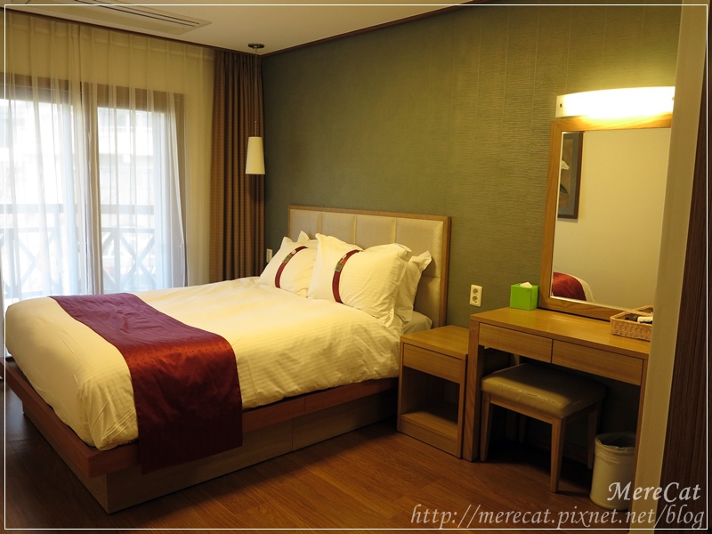 Room (3).JPG Room (3).JPG