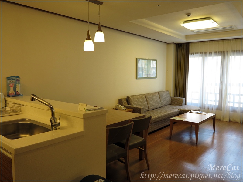 Room (2).JPG Room (2).JPG