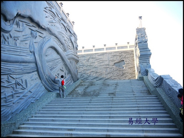 易經大學:<南投景點>寒流來襲讓南投山區偷偷下雪啦~「易經大學」 易經大學:<南投景點>寒流來襲讓南投山區偷偷下雪啦~「易經大學」
