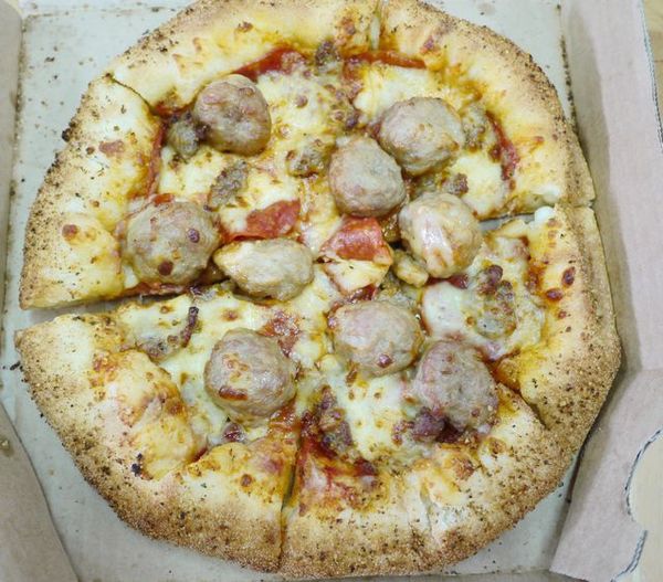 台灣達美樂:9吋義式霸丸Pizza(搭配達美樂帕瑪滋心餅皮) 台灣達美樂:9吋義式霸丸Pizza(搭配達美樂帕瑪滋心餅皮)