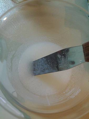 添加檸檬酸2.7%PH調整到5.3後呈現豆花狀 添加檸檬酸2.7%PH調整到5.3後呈現豆花狀