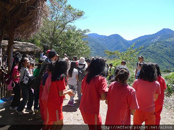 看大家又唱又跳...多開心阿(1).JPG 看大家又唱又跳...多開心阿(1).JPG