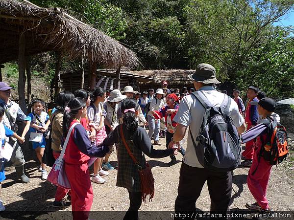 看大家又唱又跳...多開心阿 (3).JPG 看大家又唱又跳...多開心阿 (3).JPG