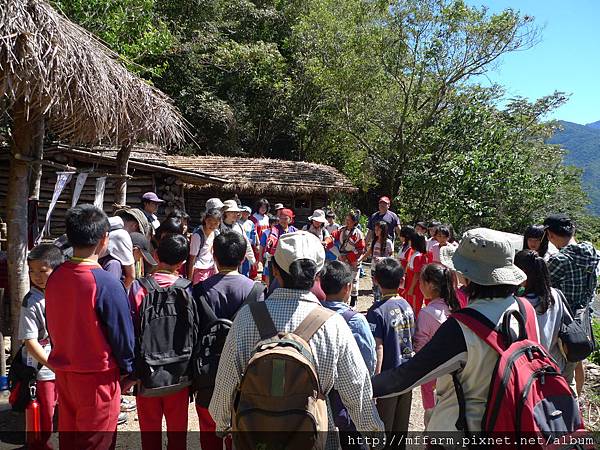 看大家又唱又跳...多開心阿 (2).JPG 看大家又唱又跳...多開心阿 (2).JPG