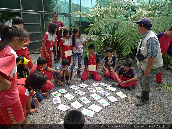 阿土關主很認真的幫大家解說... (2).JPG 阿土關主很認真的幫大家解說... (2).JPG