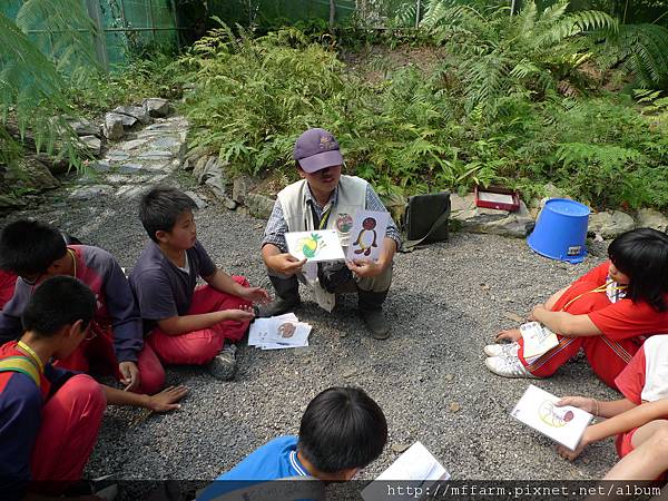 阿土關主很認真的幫大家解說...(1).JPG 阿土關主很認真的幫大家解說...(1).JPG