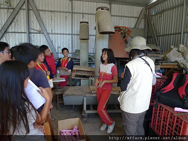 阿就是那個最近很紅的電影...猜得出來嗎? (2).JPG