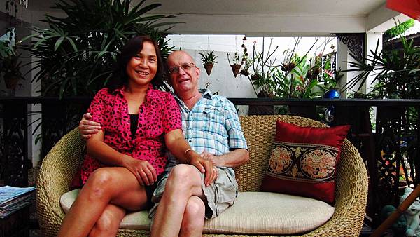 Top Garden Guesthouse owners_Victor & Thanya@Chiang Mai