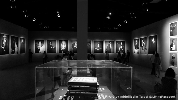 P1100543_black P1100543_black