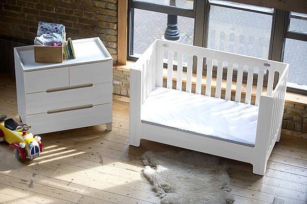 alma max bedrail white lifestyle8 alma max bedrail white lifestyle8