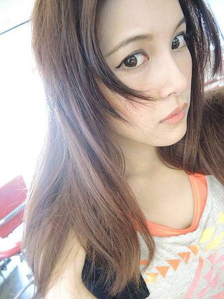 【髮型】髮質好絕對是染髮的關鍵>我又變髮了,首次挑戰雙色染!