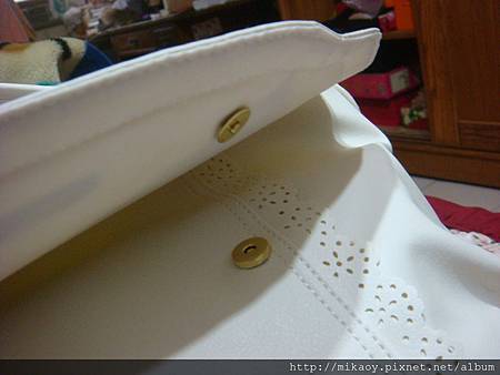 LIZ LISA 開口是磁扣