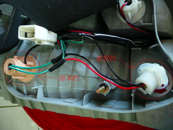 添加後煞車燈-將雙芯燈座和原本煞車燈座連接