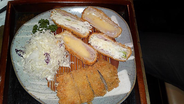 08-特製黃金里肌起司捲+培根蘆筍捲+福豚熟成嫩腰內豬排