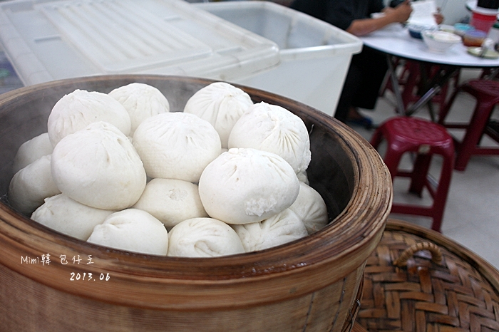 【台南食記】外皮飽滿、內餡香甜、肉汁狂滴的大包子來啦!! 「大菜市包仔王」