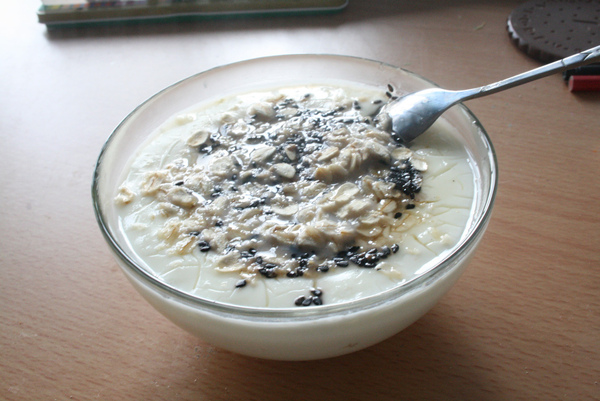 燕麥黑芝麻雙皮奶