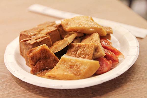 肚子餓，機場吃滷味 