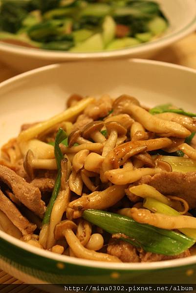 100.8.31野菇炒肉 100.8.31野菇炒肉