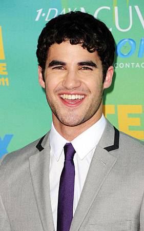 teen-choice-awards-red-carpet-men-08072011-29-430x690.jpg