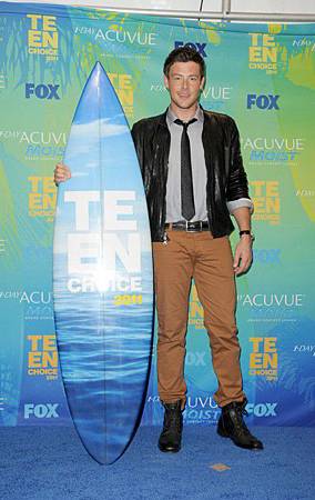 Worst-Dressed-Red-Carpet-Teen-Choice-Awards-Universal-City-08072011-09-430x683.jpg