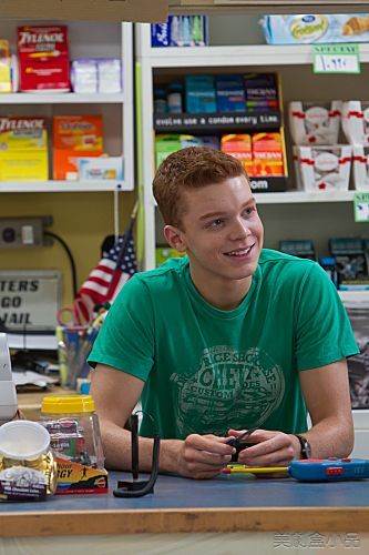 SHAMELESS 2x2- (4).jpg SHAMELESS 2x2- (4).jpg